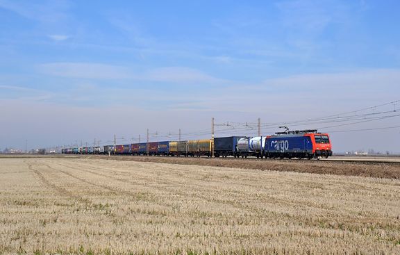 Trein op spoor. Foto: Kombiverkehr KG Nürnberg-Rotterdam